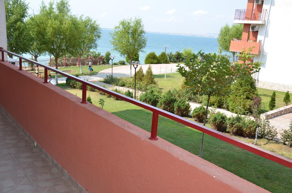 Single Private Apartments In Marina View Fort Beach Sveti Vlas Exterior foto