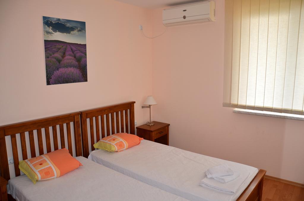 Single Private Apartments In Marina View Fort Beach Sveti Vlas Exterior foto