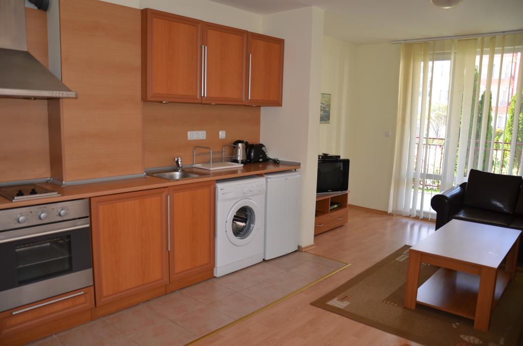 Single Private Apartments In Marina View Fort Beach Sveti Vlas Exterior foto